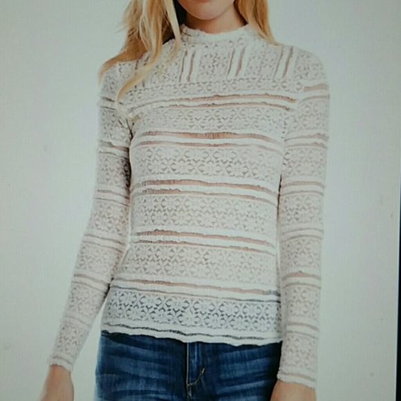 Tops - Scalloped lace top